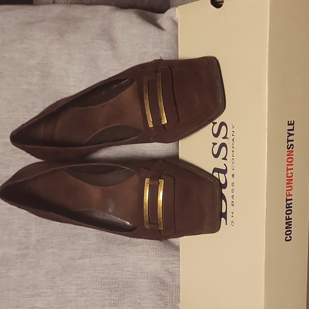 Bass Shoes. Brown Suede. Size 8.